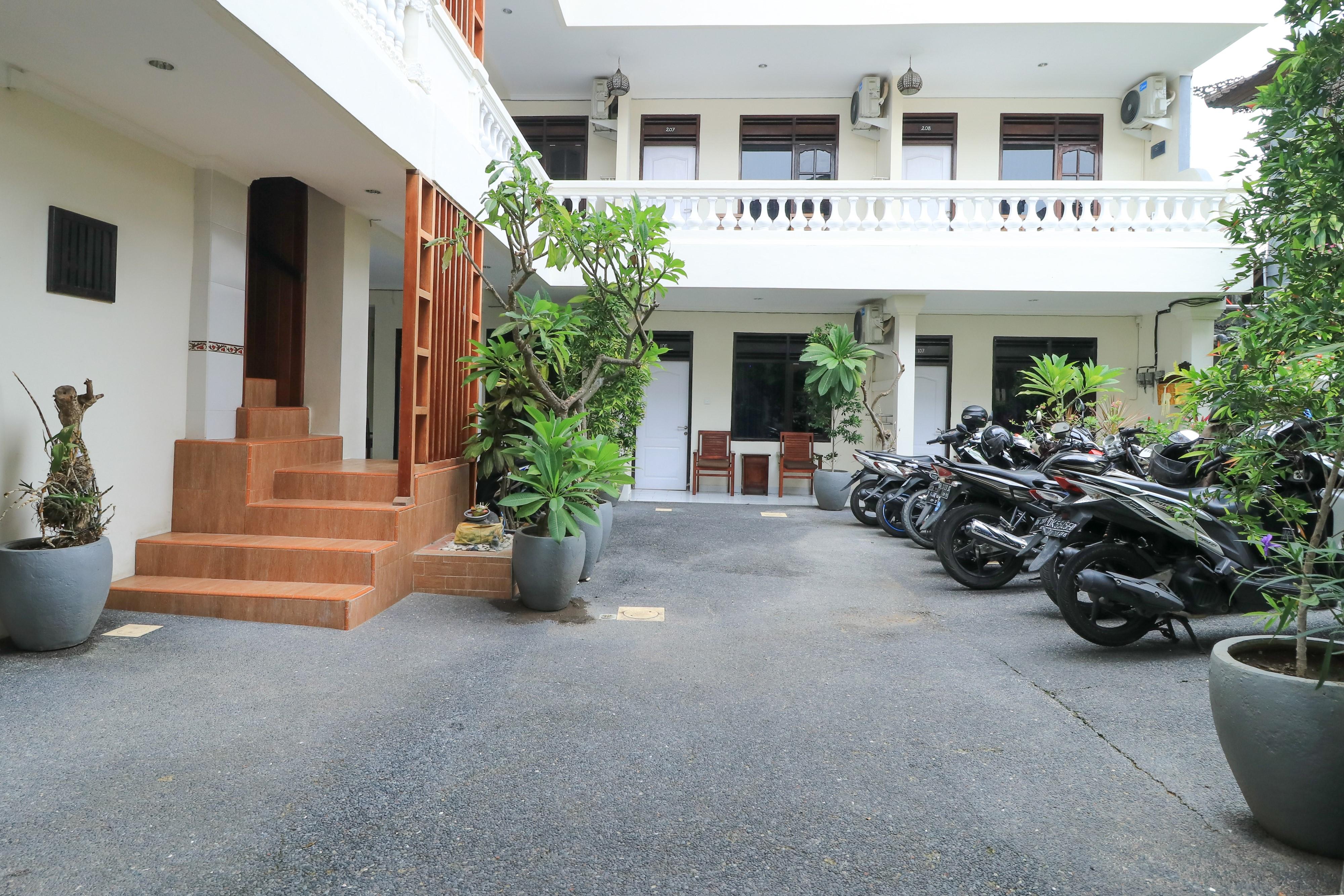 City Garden Bali Dwipa Hotel, Kuta Кута Экстерьер фото